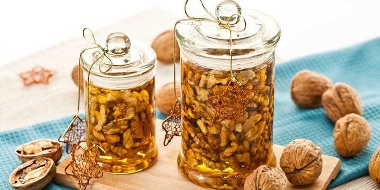 Nuts and honey-healthy food that can increase men's potency